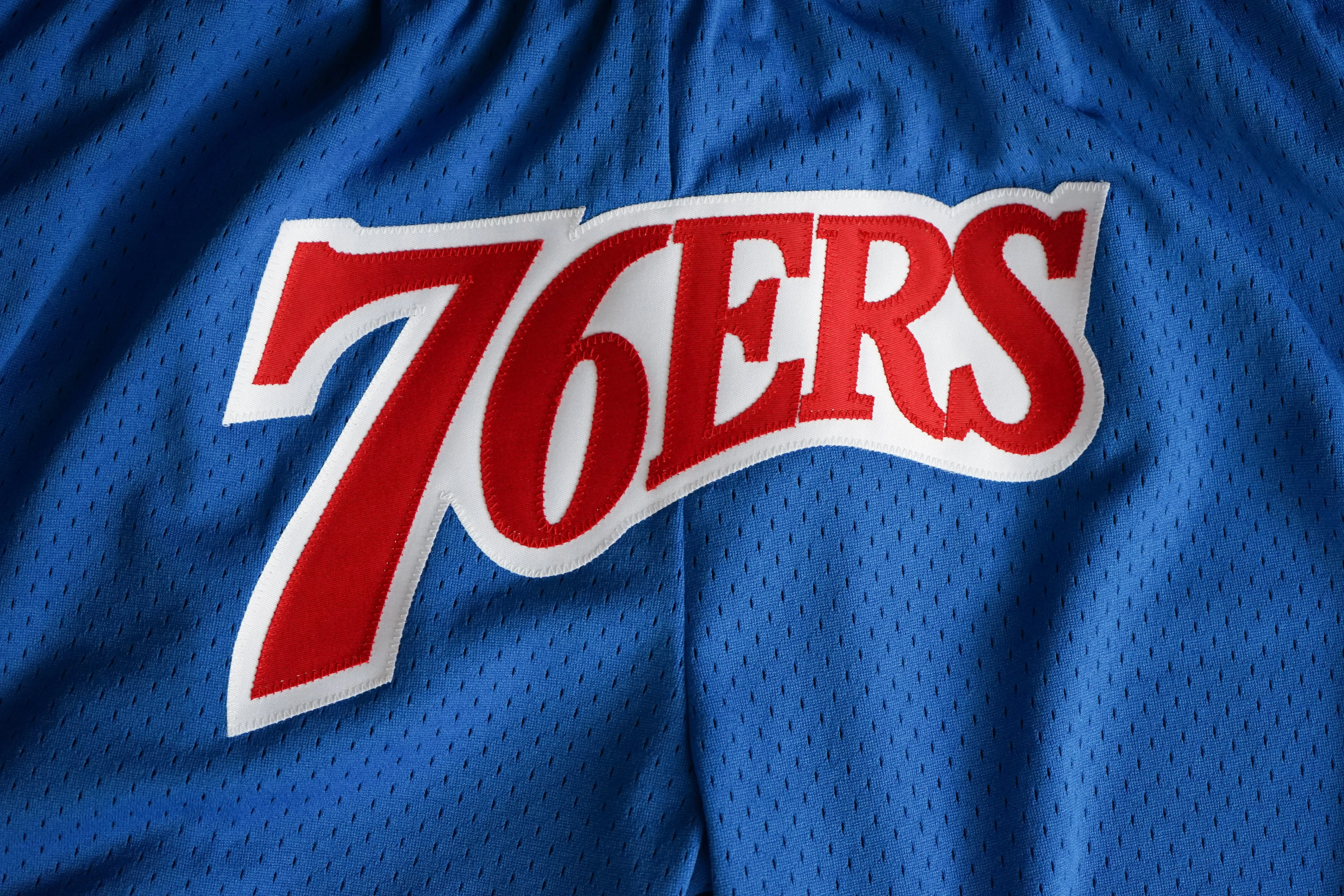 Mitchell & Ness Philadelphia 76ers 1999-2000 "76ers" Swingman Shorts