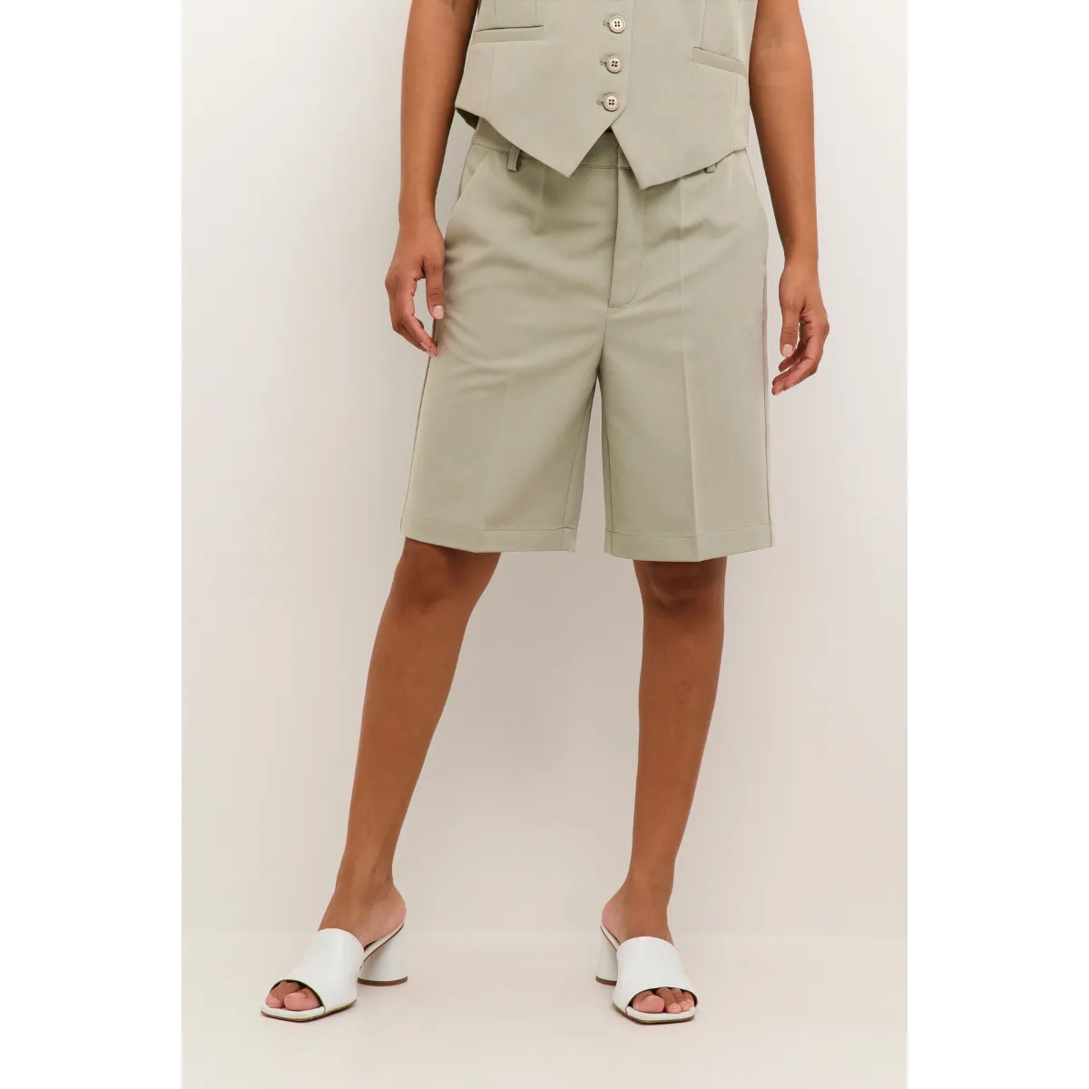 Sakura Zipper Shorts Vetiver